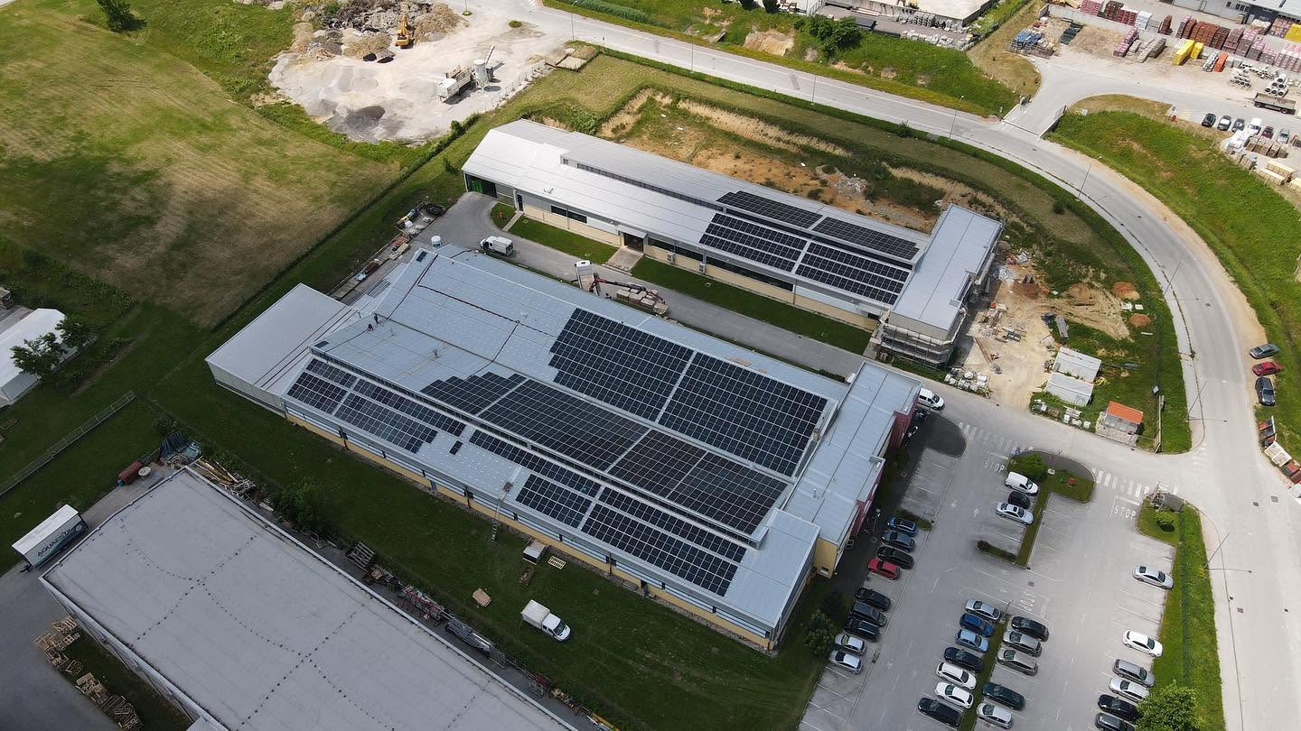 Kontal pogoni sa solarnim panelima iz zraka